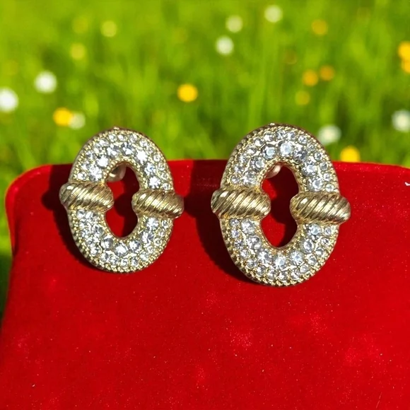 Vintage Gold-toned rhinestones earrings - Picture 5 of 16